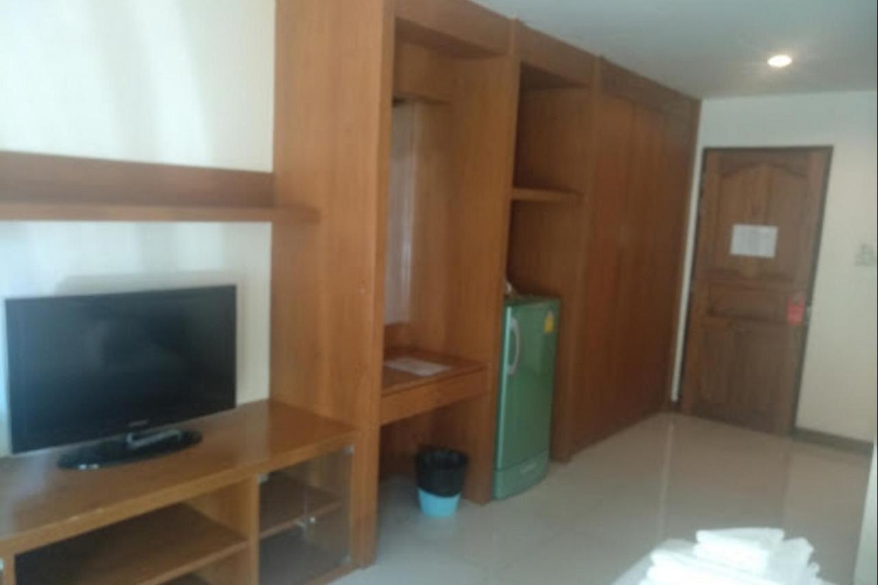 Oyo 1097 Thep Apartment Pattaya Exterior photo